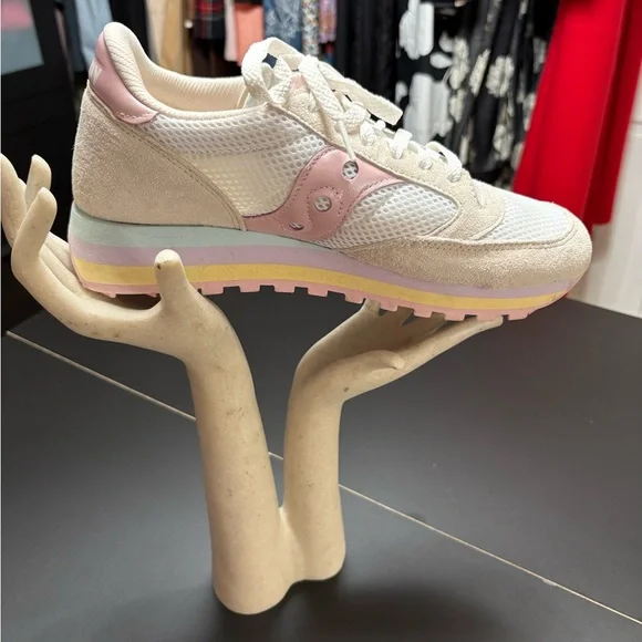 Saucony Pink and White Women's Sneakers *HAIRSTYLIST* - Picture 3 of 7